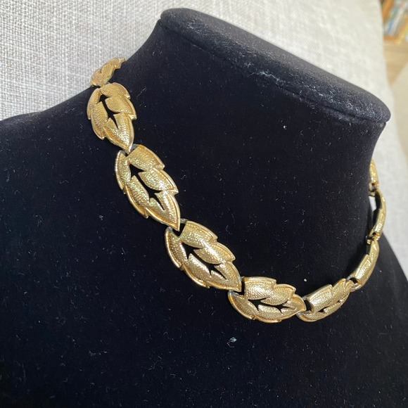 Vintage CORO Gold Tone Leaf Link Choker Necklace - Picture 3 of 6